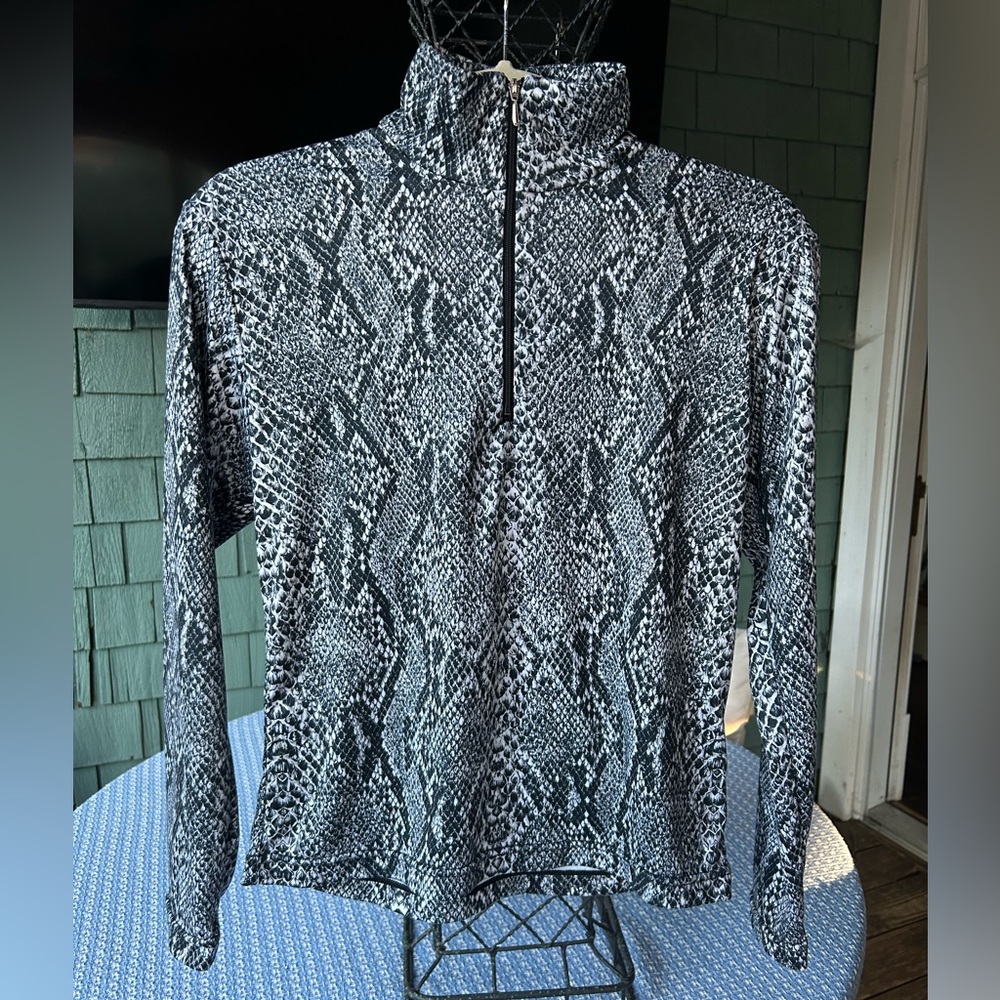NILS Monochrome snakeskin Patterned base layer top with 1/4 zip. Size small. - Picture 7 of 8